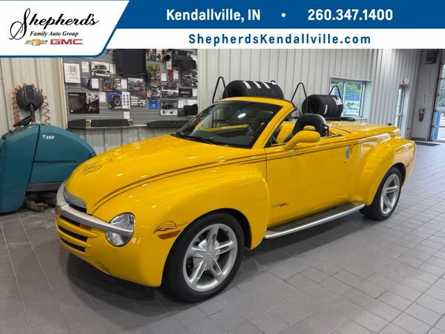 Used 2004 Chevrolet SSR w/ Preferred Equipment Group RWD image 1