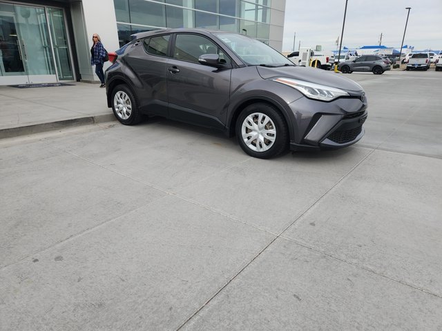 Used 2021 Toyota C-HR XLE image 3