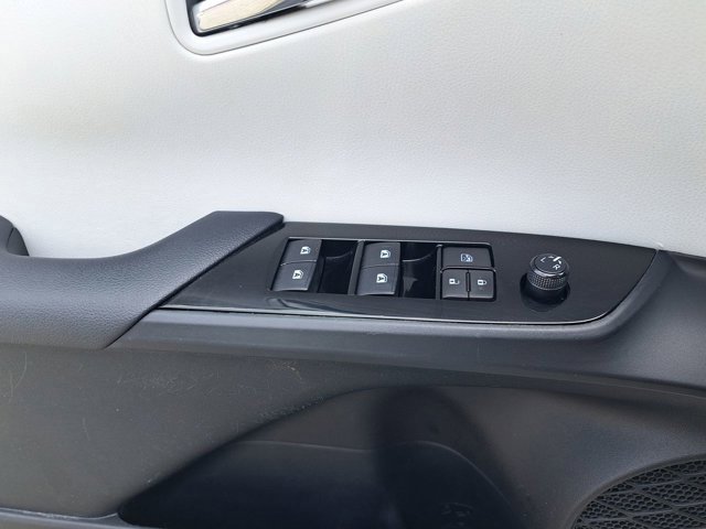 Used 2018 Toyota Prius Four image 27