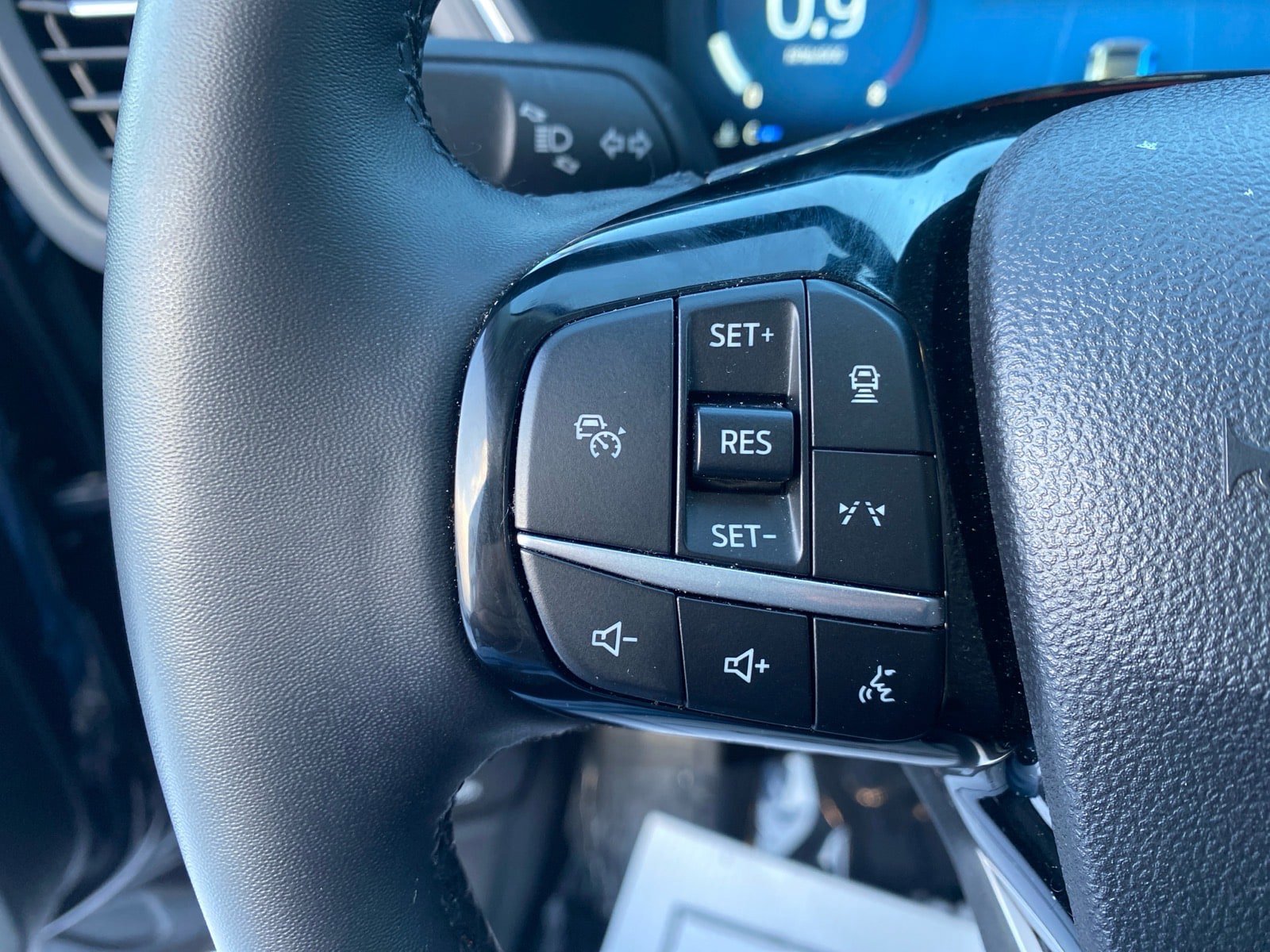 Used 2025 Ford Escape Platinum AWD/4WD image 14