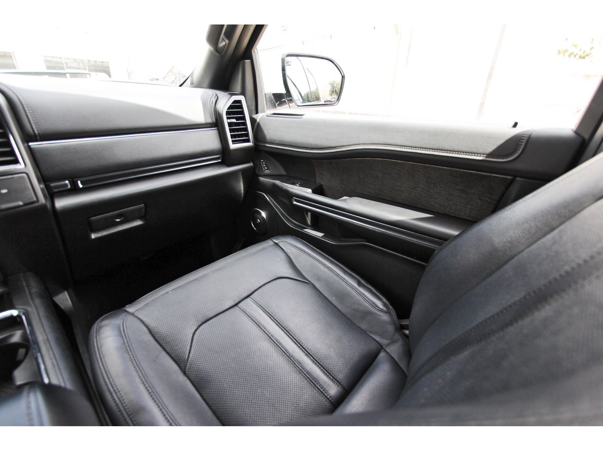 Used 2019 Ford Expedition Limited AWD/4WD image 11