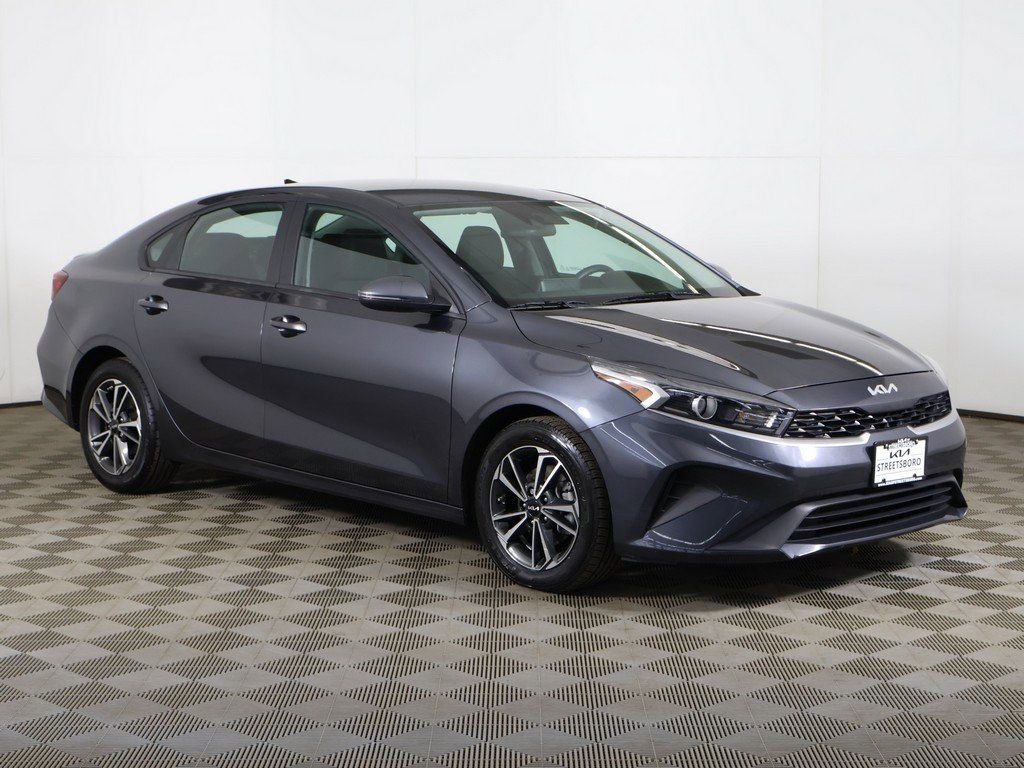 Used 2023 Kia Forte LXS w/ LXS Technology Package FWD image 2