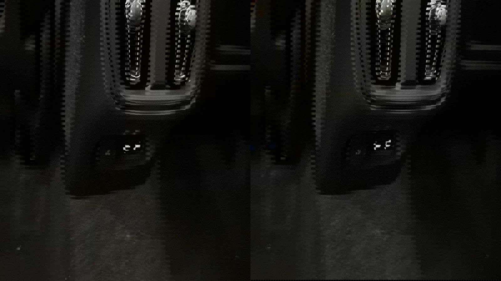 Used 2026 Volvo XC40 B5 Plus w/ Protection Package Premier image 28