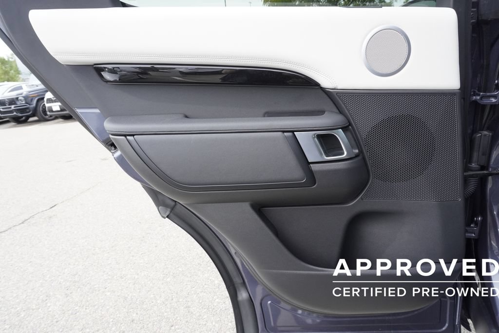Used 2025 Land Rover Discovery S AWD/4WD image 28