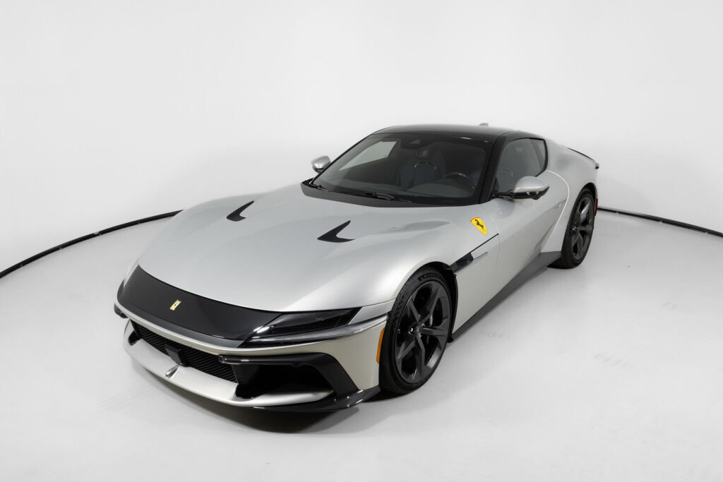 Used 2025 Ferrari 12Cilindri RWD image 21