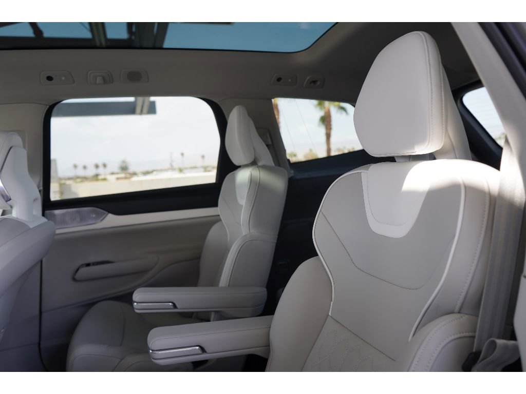 New 2025 Volvo EX90 Ultra image 21