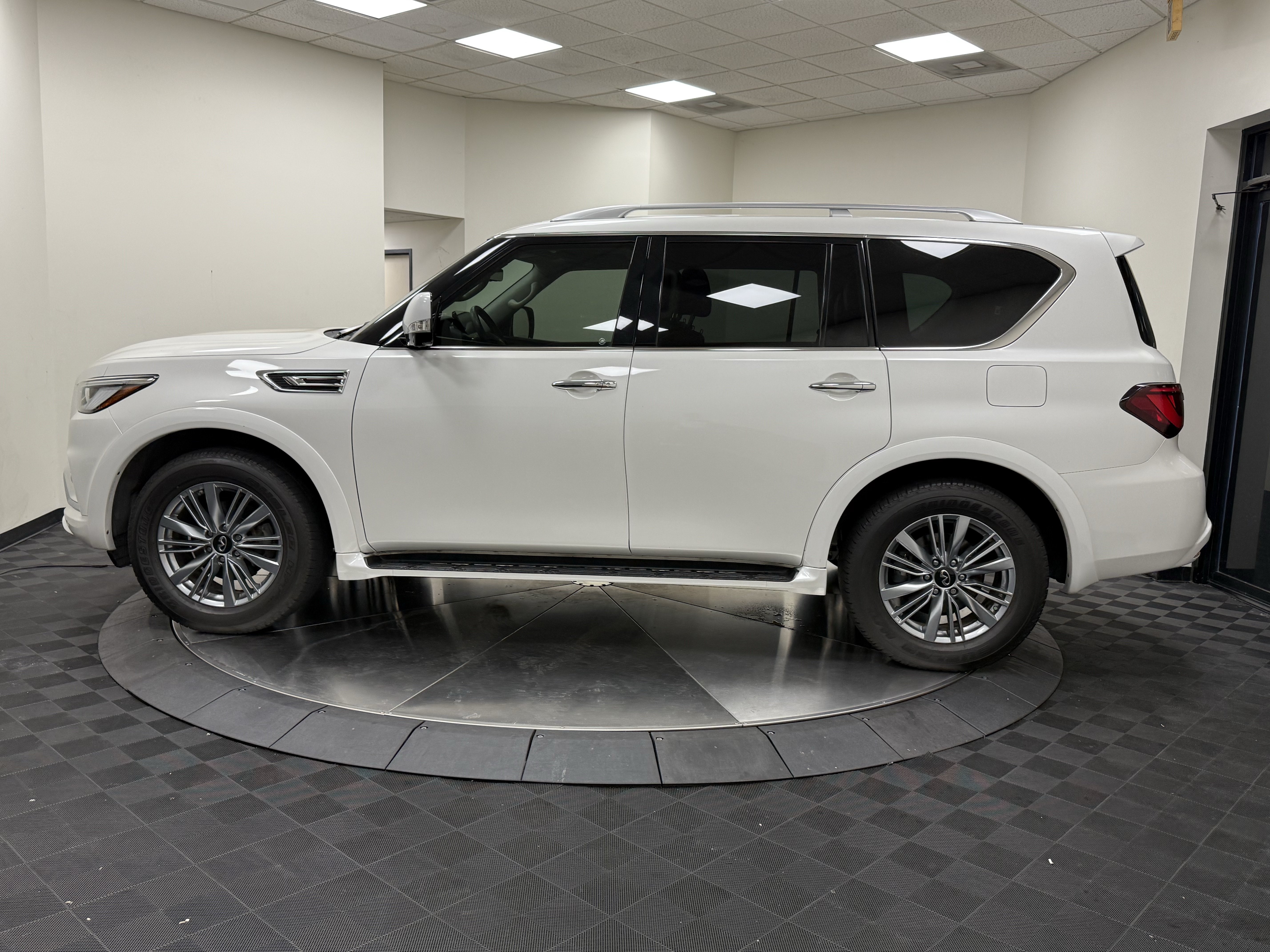 Certified 2023 INFINITI QX80 Luxe w/ Cargo Package RWD image 4