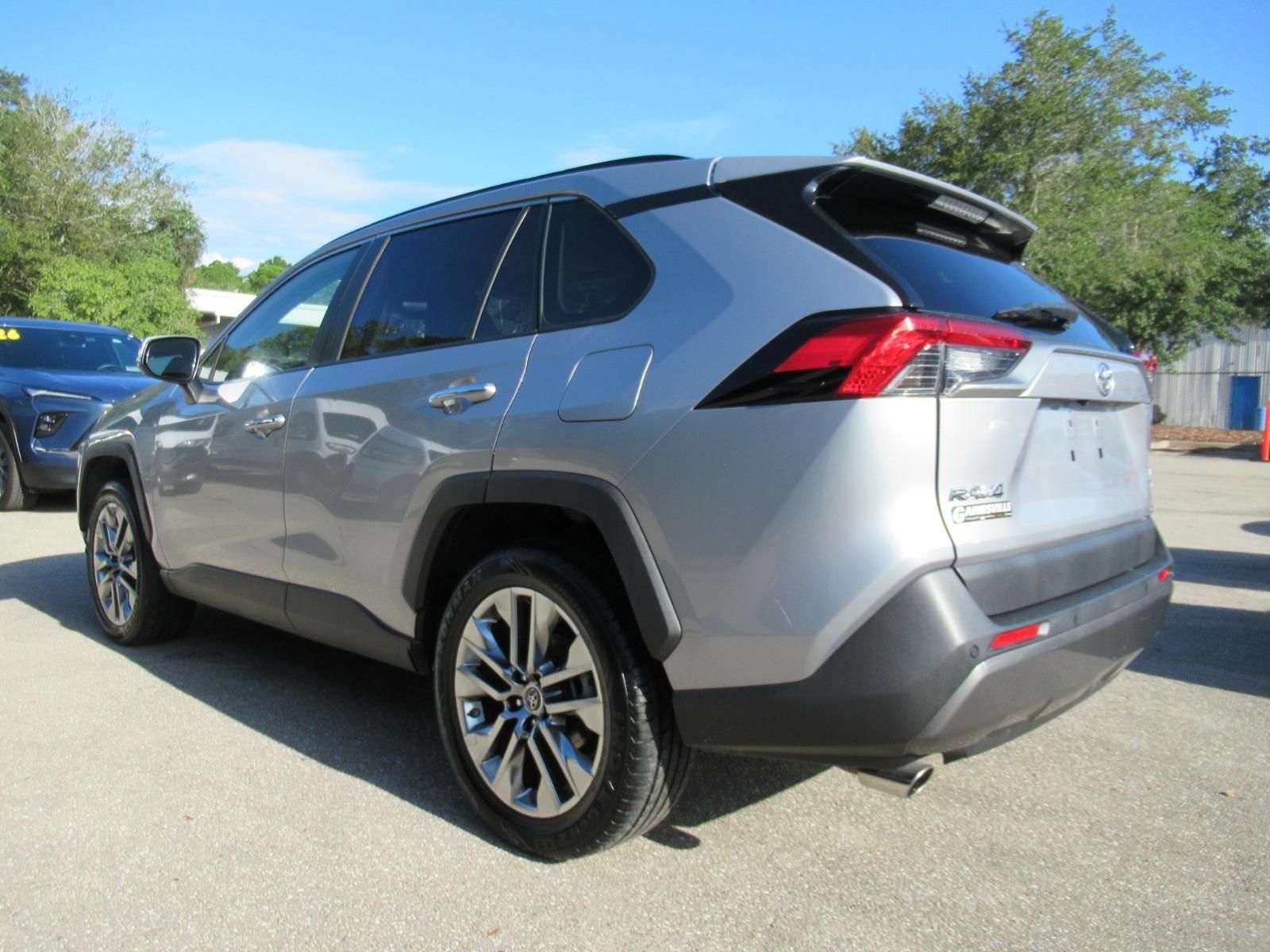 Used 2019 Toyota RAV4 Limited AWD/4WD image 5
