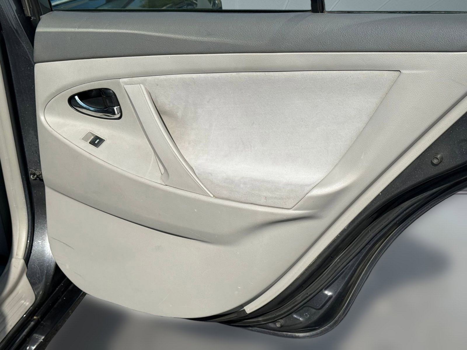 Used 2011 Toyota Camry LE w/ LE Extra-Value Pkg image 19