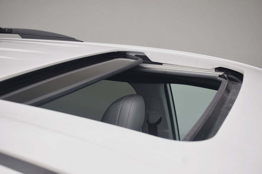 Used 2021 Toyota Sienna XSE w/ XSE Plus Package image 19