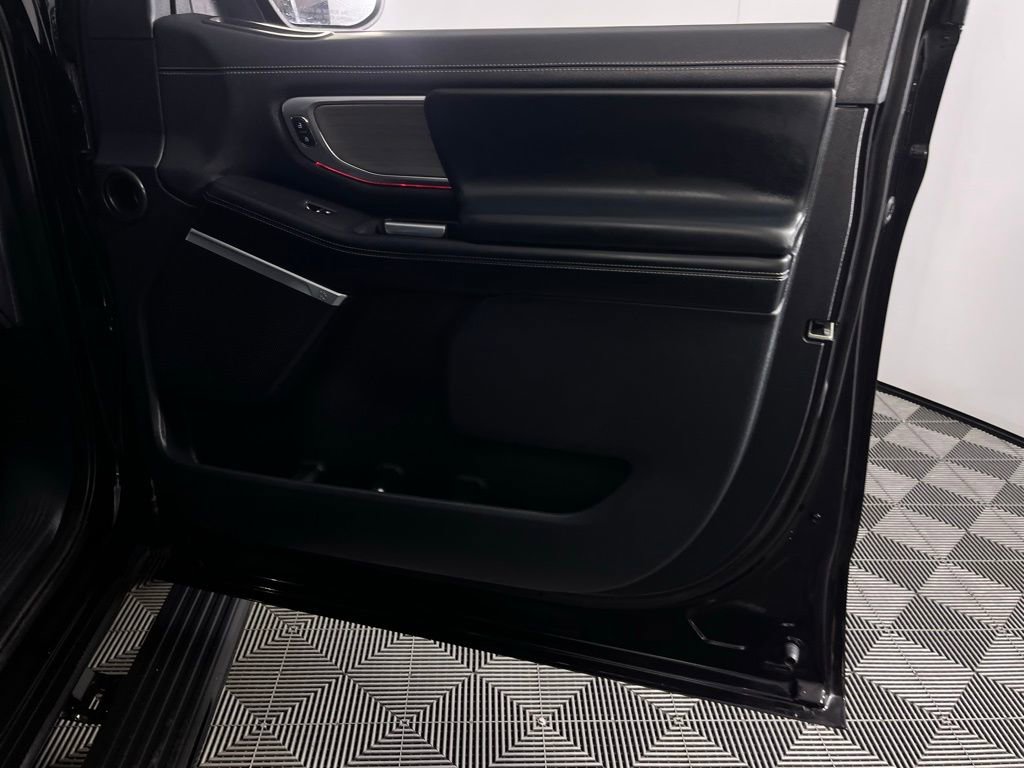 Used 2025 Ford Expedition Max Platinum image 32