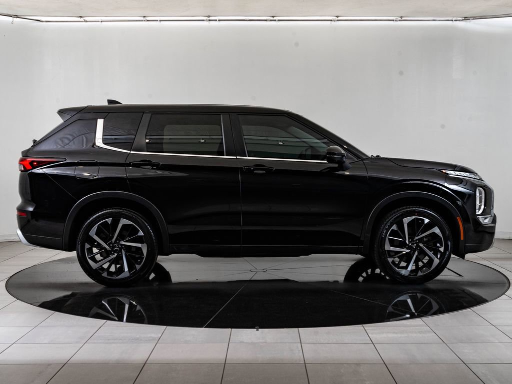 Used 2024 Mitsubishi Outlander SE image 11