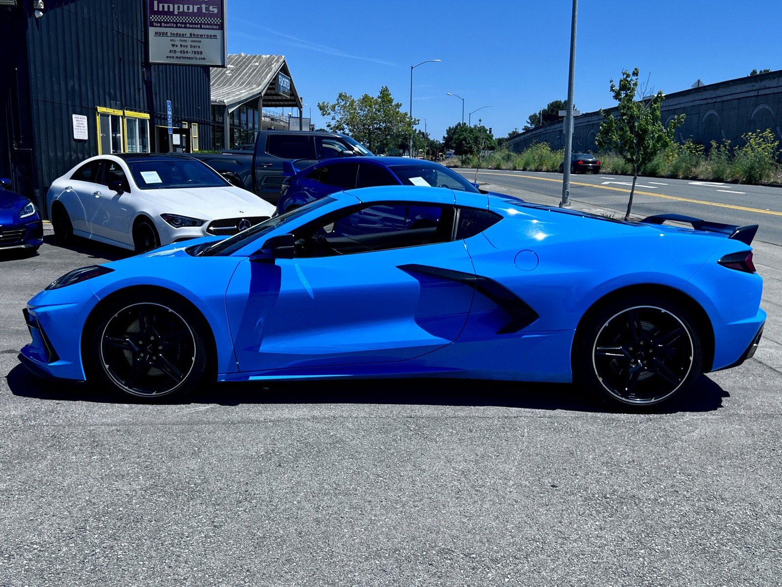 Used 2021 Chevrolet Corvette Stingray Coupe w/ Z51 Performance Package RWD image 11