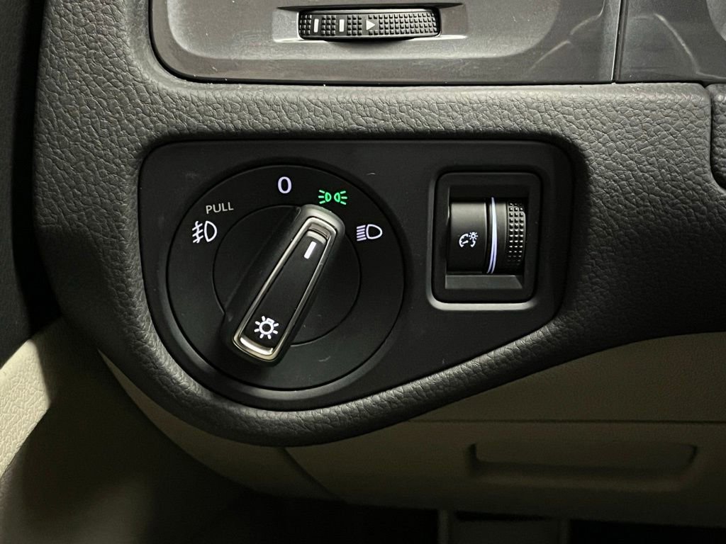 Used 2017 Volkswagen Golf Alltrack S image 13