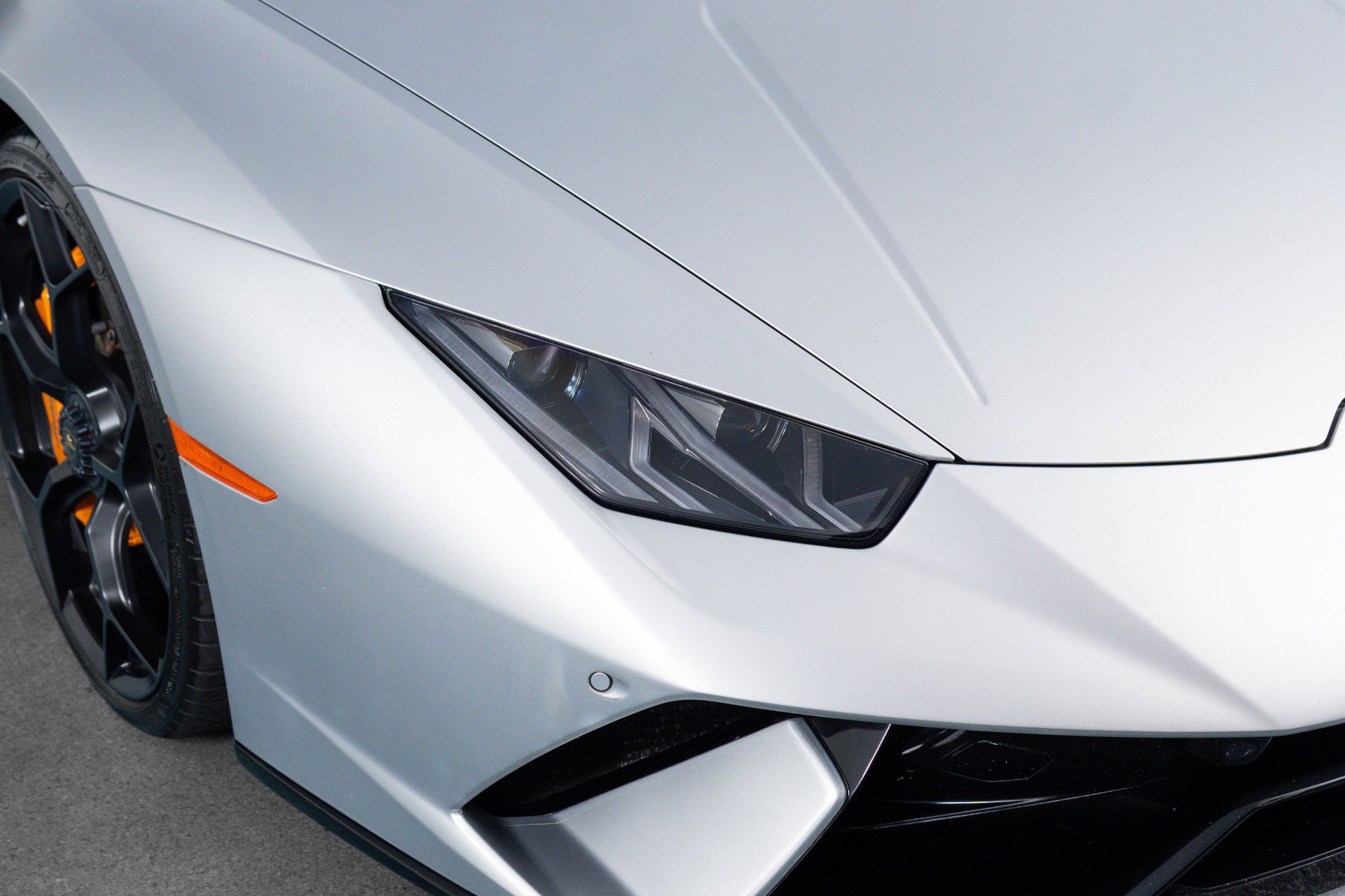 Used 2018 Lamborghini Huracan Performante AWD/4WD image 13