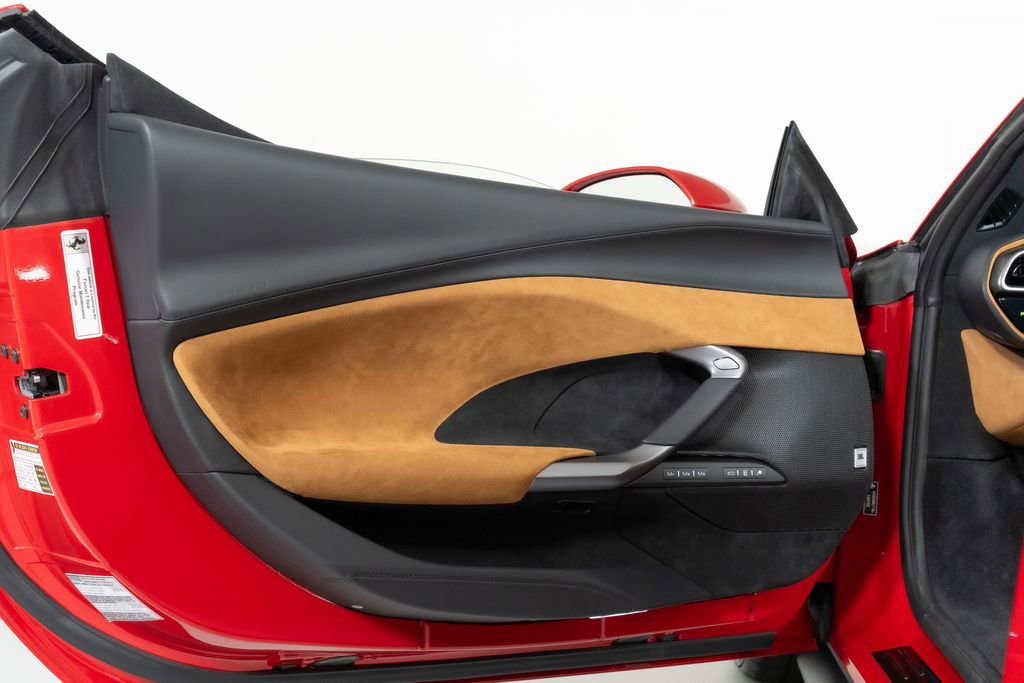 Used 2025 Ferrari 296 GTS image 32