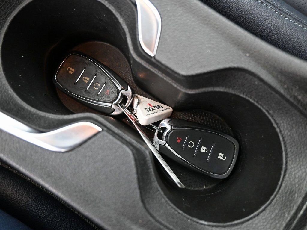 Used 2022 Chevrolet Bolt EUV LT w/ Convenience Package FWD image 11