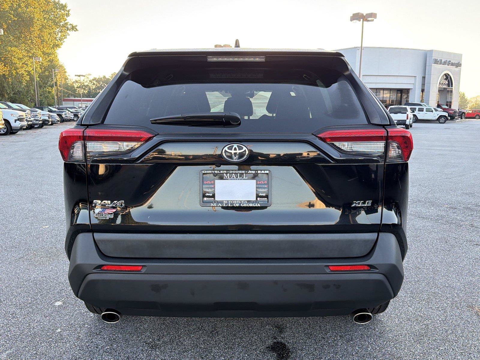 Used 2021 Toyota RAV4 XLE Premium FWD image 6