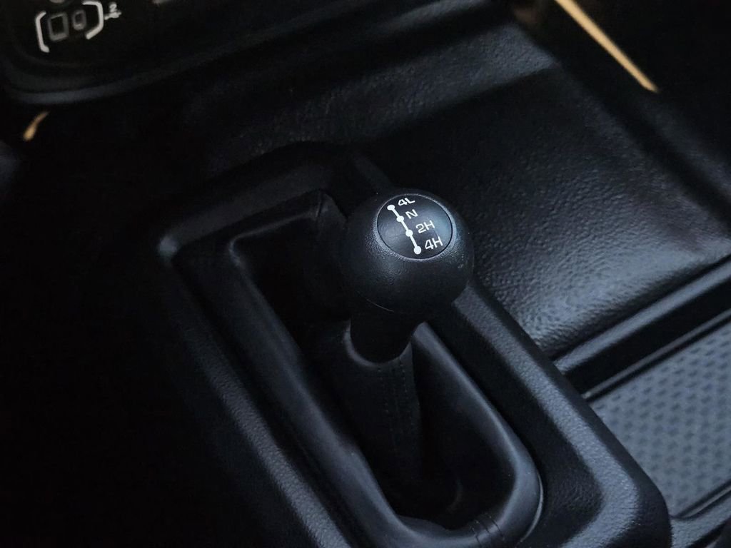 Used 2024 RAM 2500 Tradesman w/ Chrome Appearance Group image 23