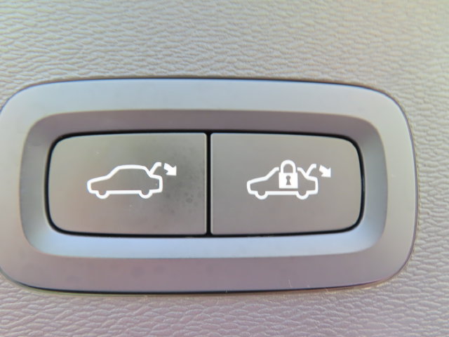 Used 2023 Volvo C40 P8 Recharge Ultimate AWD/4WD image 31