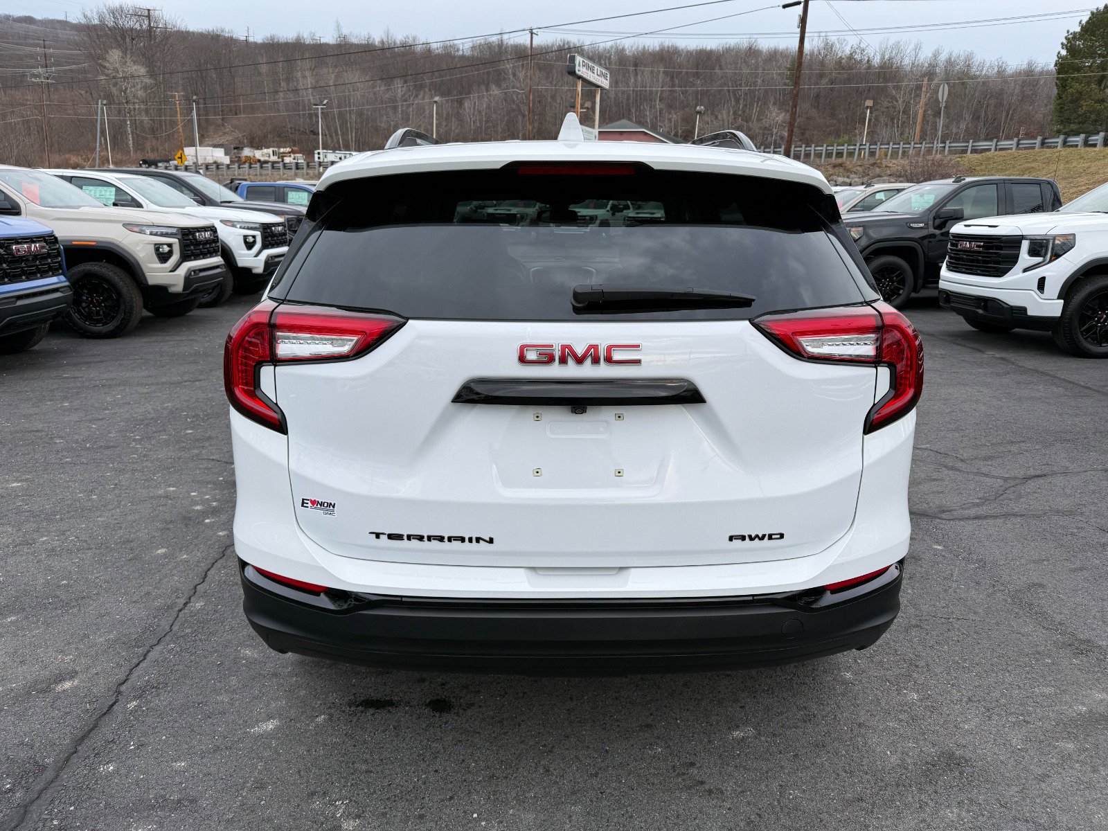 Used 2022 GMC Terrain SLT w/ Elevation Edition image 4