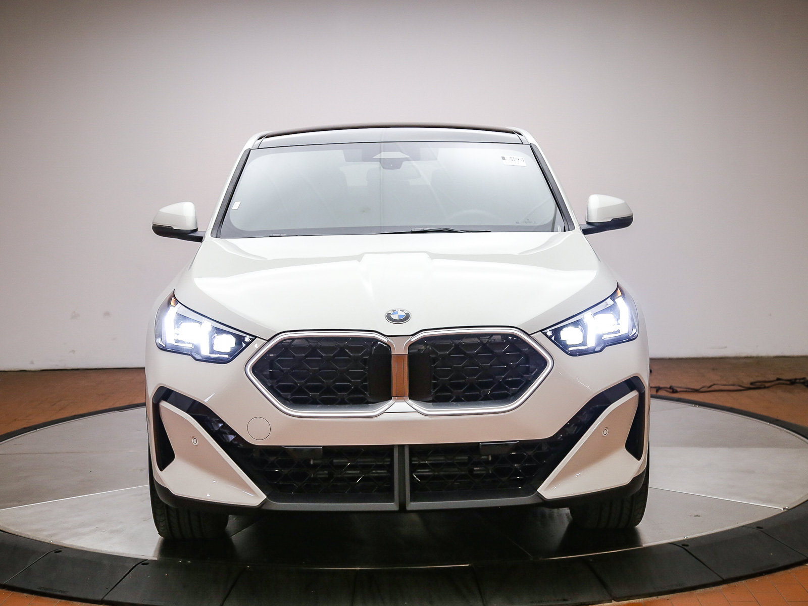 New 2027 BMW X2 xDrive28i AWD/4WD image 2