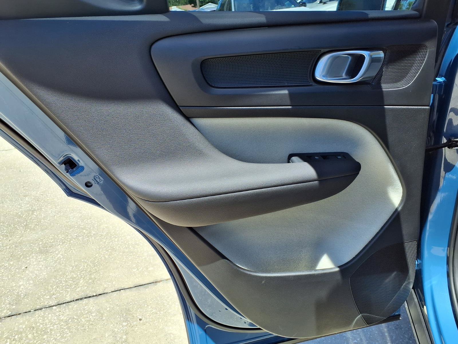 Certified 2023 Volvo XC40 B5 Ultimate w/ Protection Package Premier AWD/4WD image 19