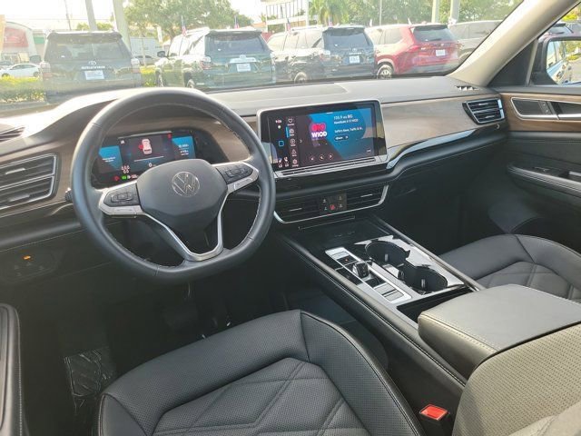 Used 2025 Volkswagen Atlas SE FWD image 11