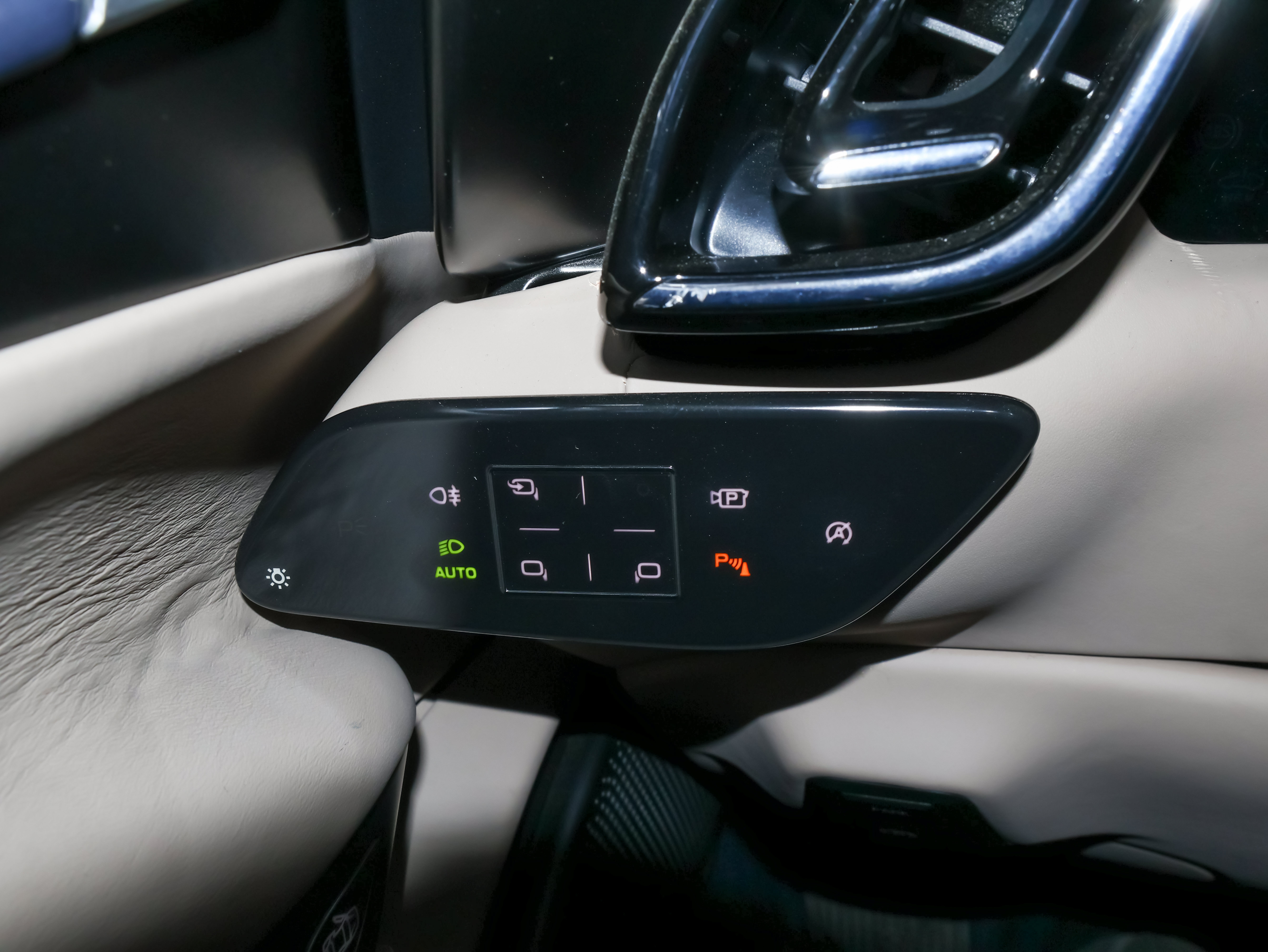 Used 2021 Ferrari Roma RWD image 32