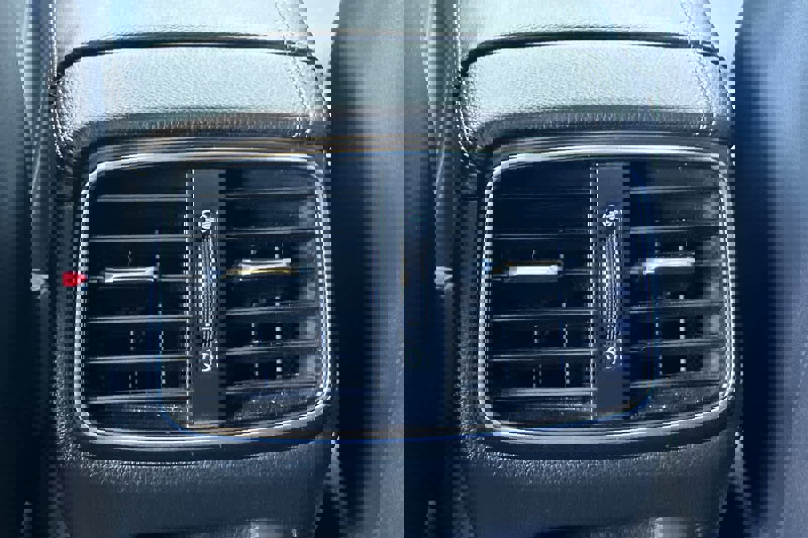 Used 2022 Genesis G70 2.0T image 14