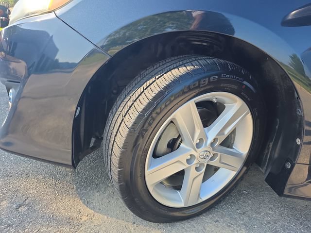 Used 2013 Toyota Camry SE FWD image 30