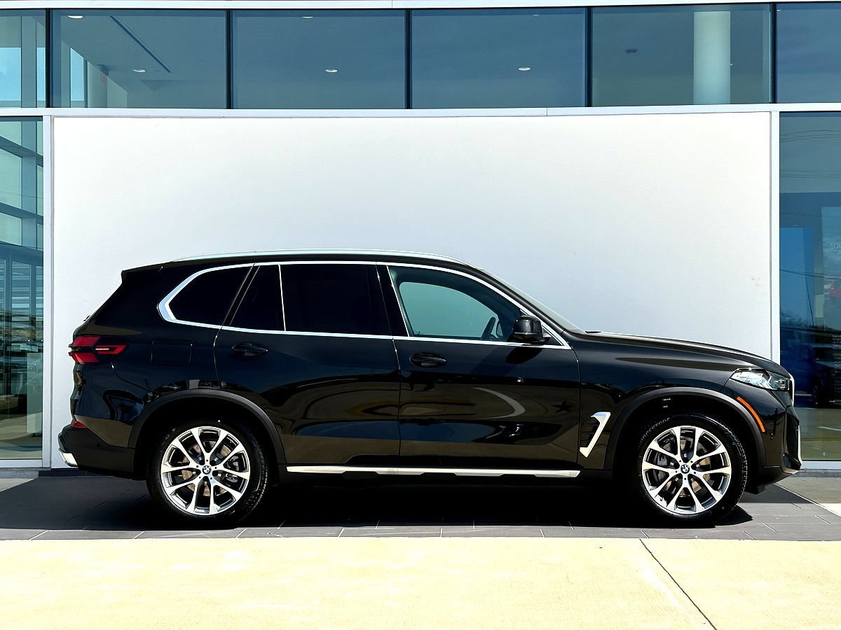 New 2026 BMW X5 sDrive40i w/ Premium Package RWD image 3