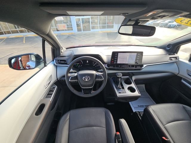 Used 2023 Toyota Sienna XSE w/ XSE Plus Package image 28