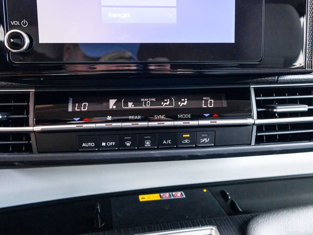 Used 2026 Toyota Sienna LE AWD/4WD image 30