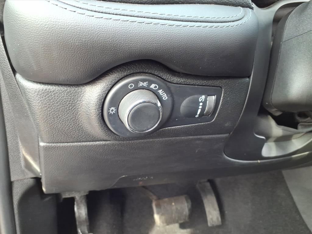 Used 2024 Dodge Durango SXT image 25