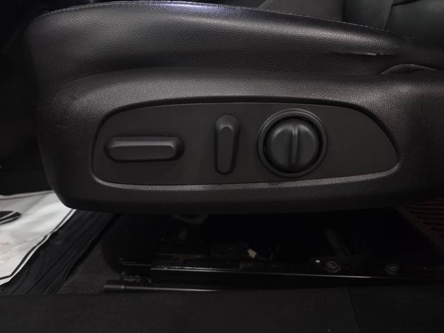 Used 2016 Chevrolet Malibu Hybrid w/ Leather Package FWD image 13