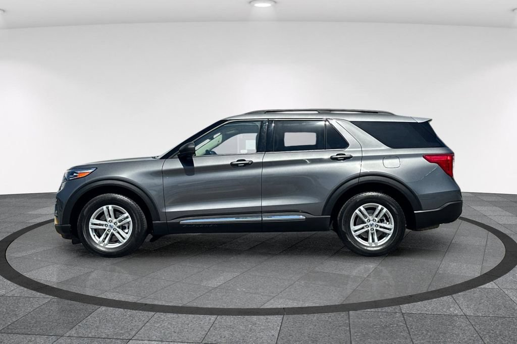 Certified 2023 Ford Explorer XLT w/ Equipment Group 202A RWD image 9