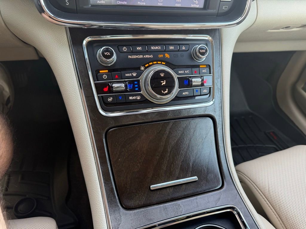 Used 2019 Lincoln Continental Reserve FWD image 19