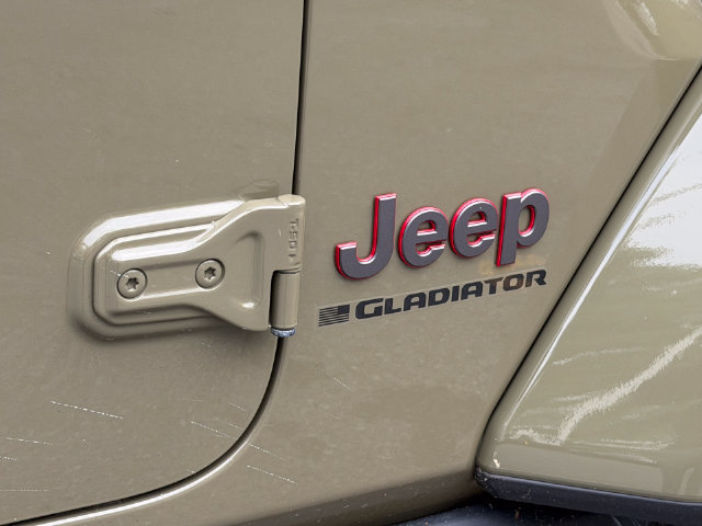 Used 2025 Jeep Gladiator Rubicon AWD/4WD image 9