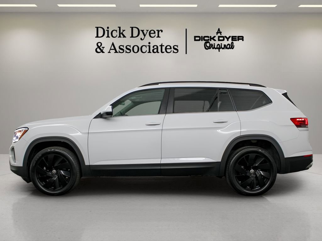 Used 2024 Volkswagen Atlas SE w/ Black Wheel Package FWD image 5