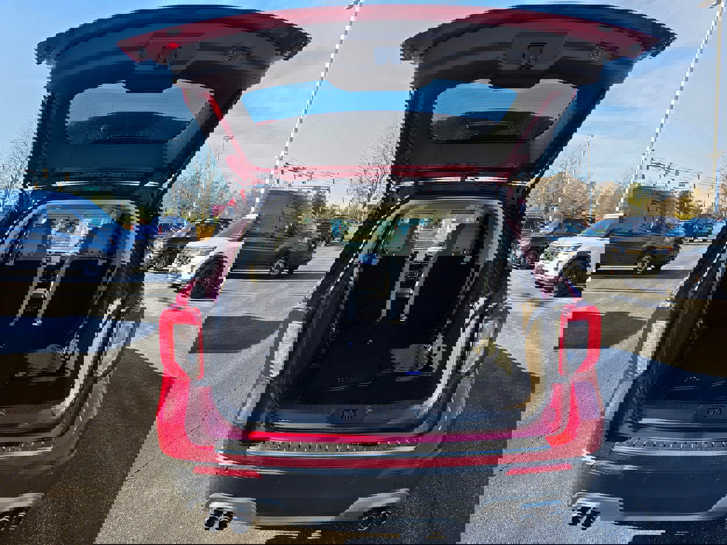 Certified 2023 Ford Explorer Platinum w/ Equipment Group 601A image 9