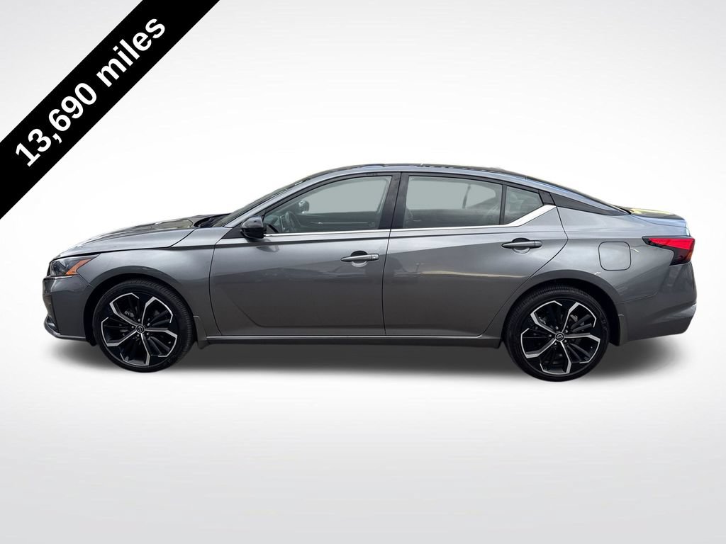 Used 2023 Nissan Altima 2.5 SR AWD/4WD image 2