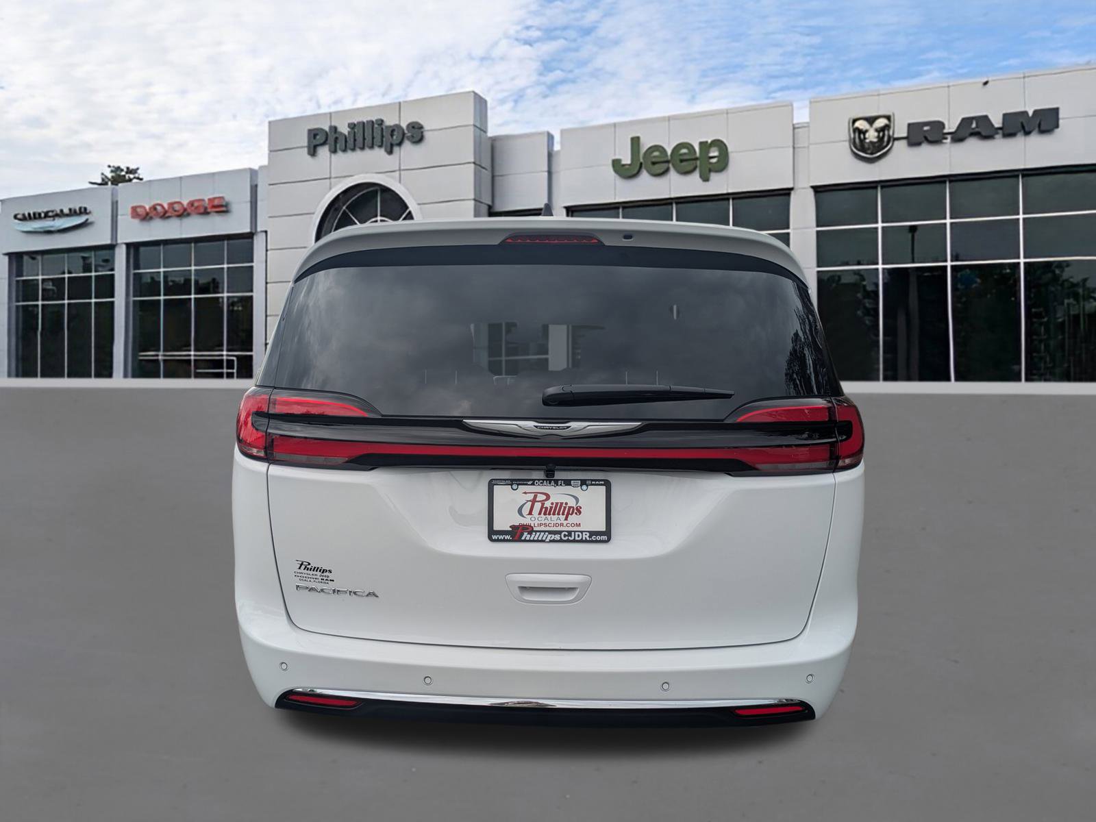 New 2026 Chrysler Pacifica Select image 5
