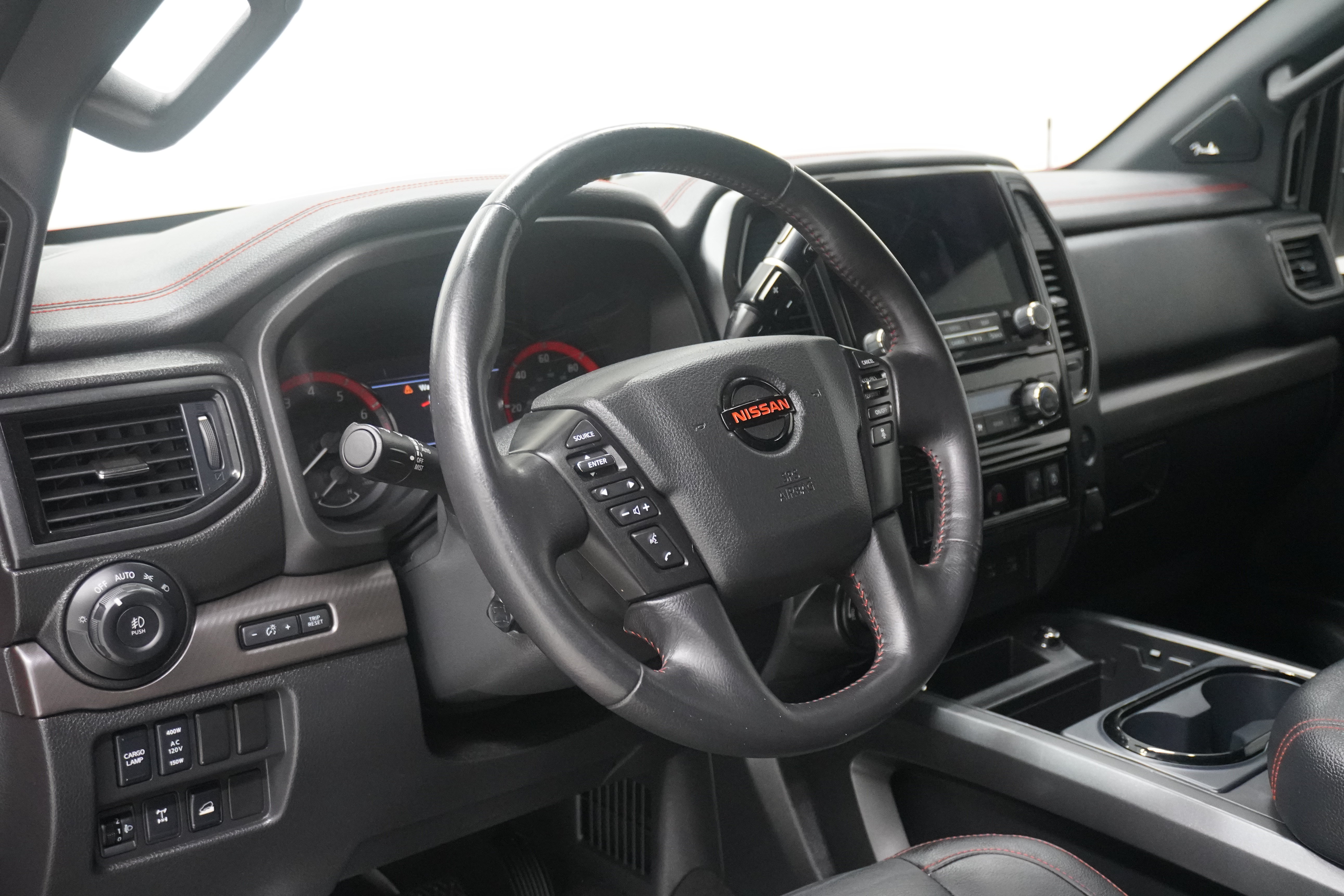 Used 2021 Nissan Titan PRO-4X w/ Pro-4x Convenience Package AWD/4WD image 10