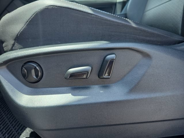 Used 2021 Volkswagen Tiguan SE AWD/4WD image 12
