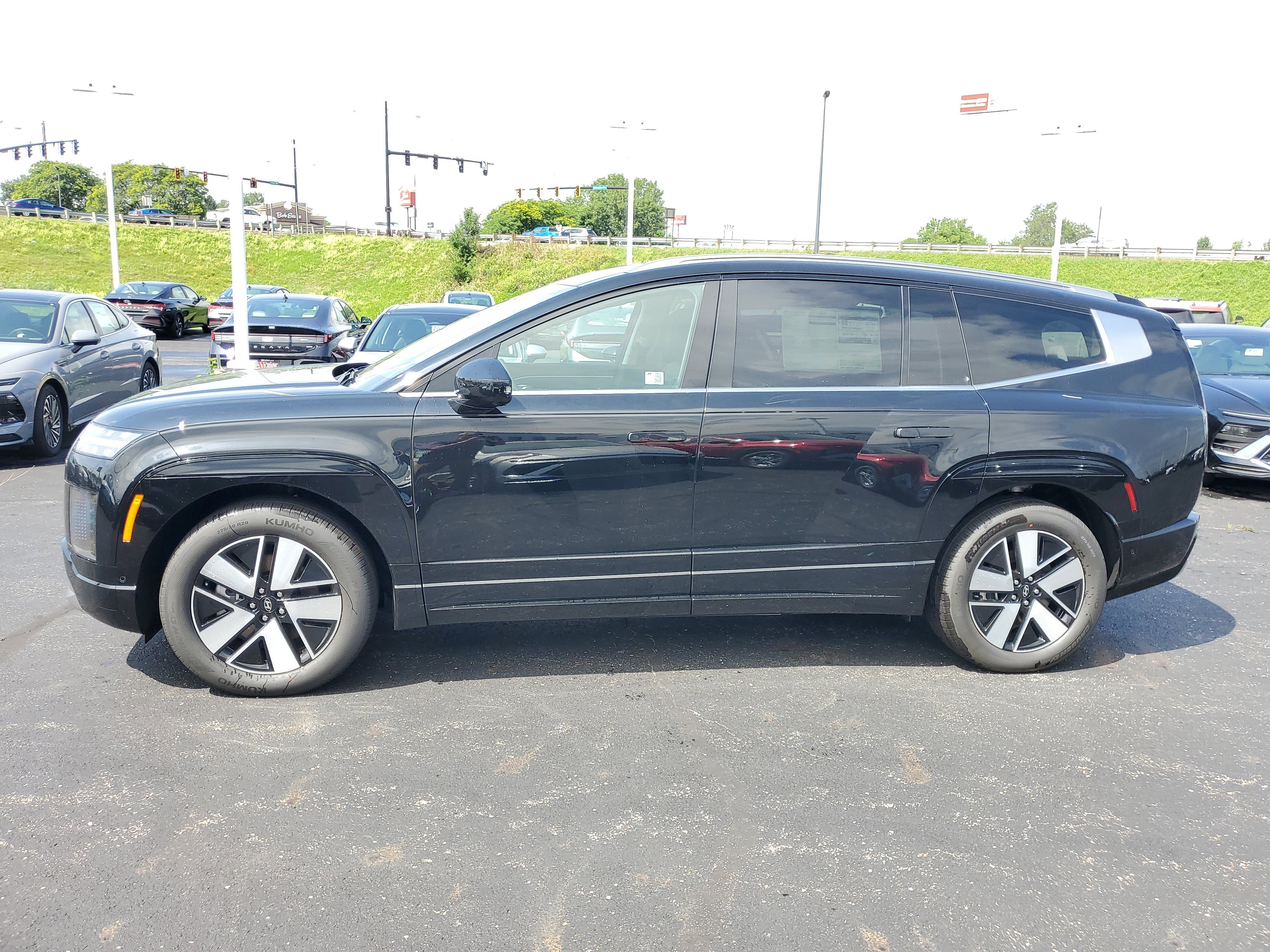 New 2026 Hyundai Ioniq 9 SEL image 3