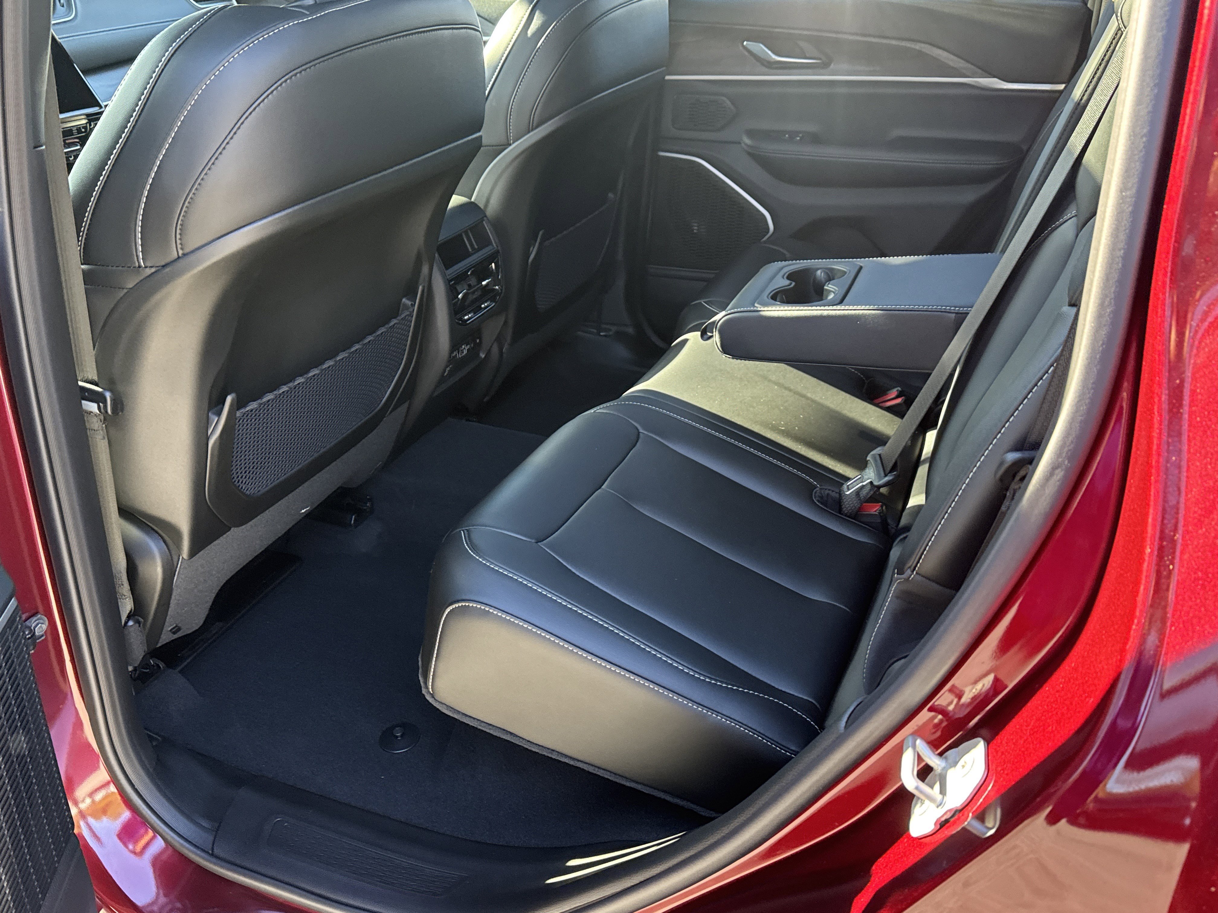 New 2025 Jeep Grand Cherokee Limited w/ Black Appearance Package image 24