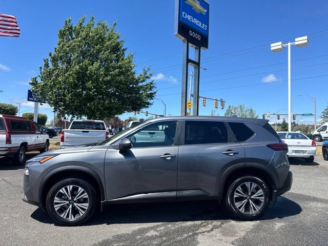 Used 2022 Nissan Rogue SV FWD image 2
