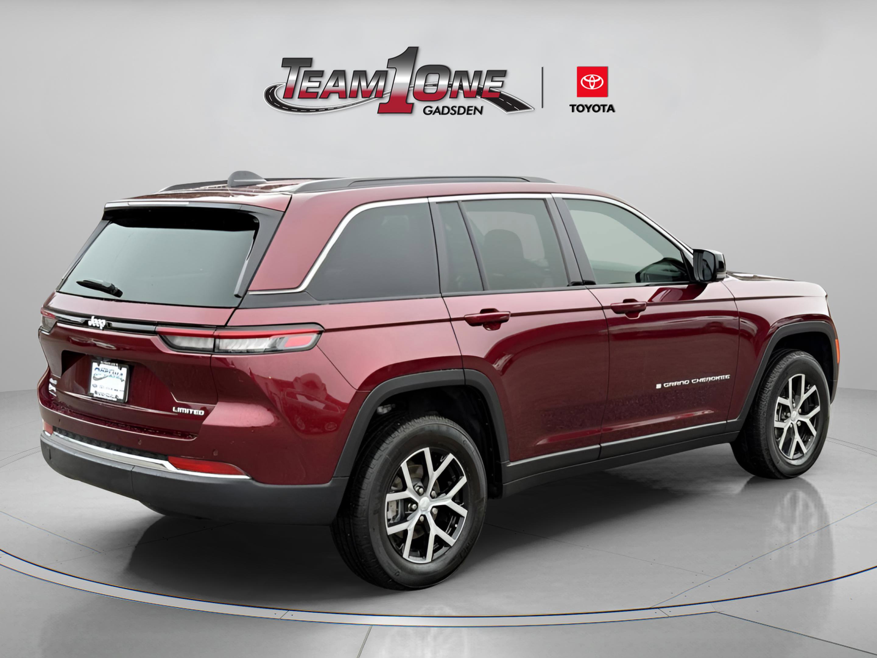 Used 2025 Jeep Grand Cherokee Limited w/ Trailer Tow Package image 18