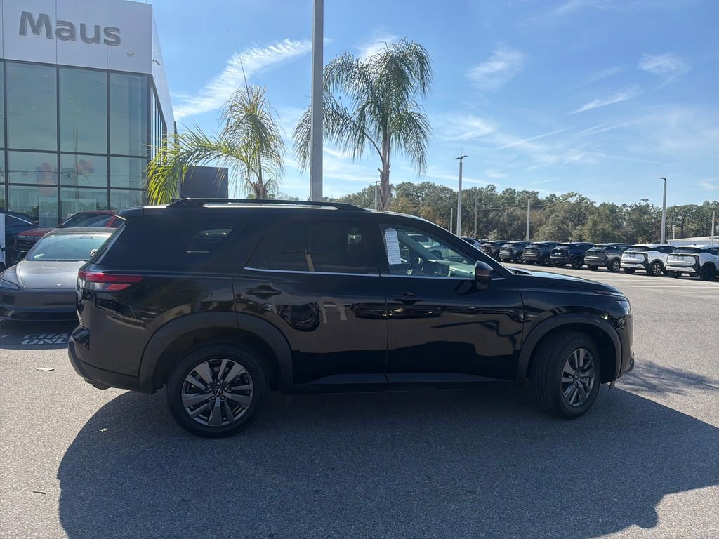 Used 2024 Nissan Pathfinder SV image 9